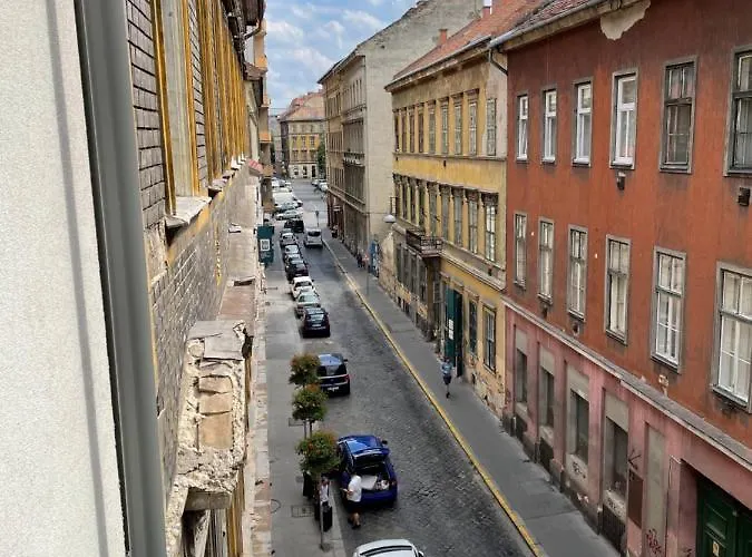 Broadway * Budapesta