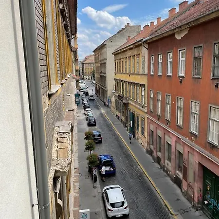 Broadway * Βουδαπέστη